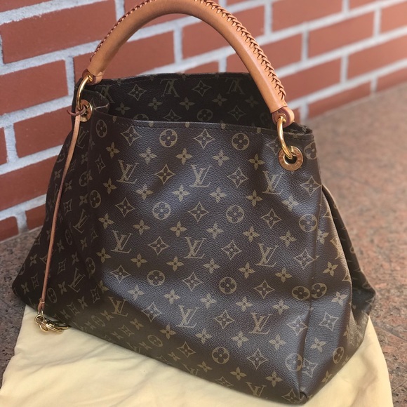 Louis Vuitton Handbags - Louis Vuitton Artsy Monogram Bag with dustbag